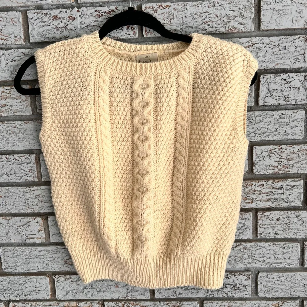 Carraig Donn Irish Wool Sweater Vest Cream Aran Cable Knit Sleeveless Top S/M‎